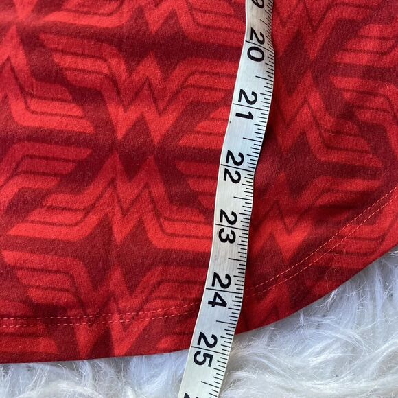 Wonder Woman DC Comics Shirt Sz L 3/4 Sleeve V-Neck Superhero Sleepwear Womens - Picture 7 of 8